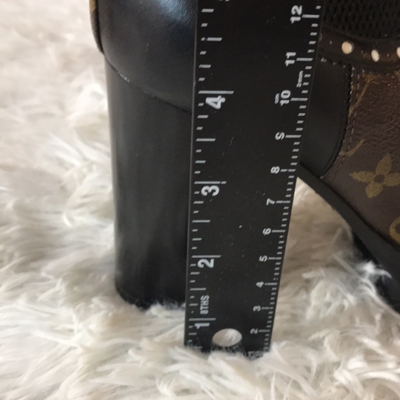 Louis Vuitton Calfskin Monogram Star Trail Ankle Boots - Picture 3 of 16